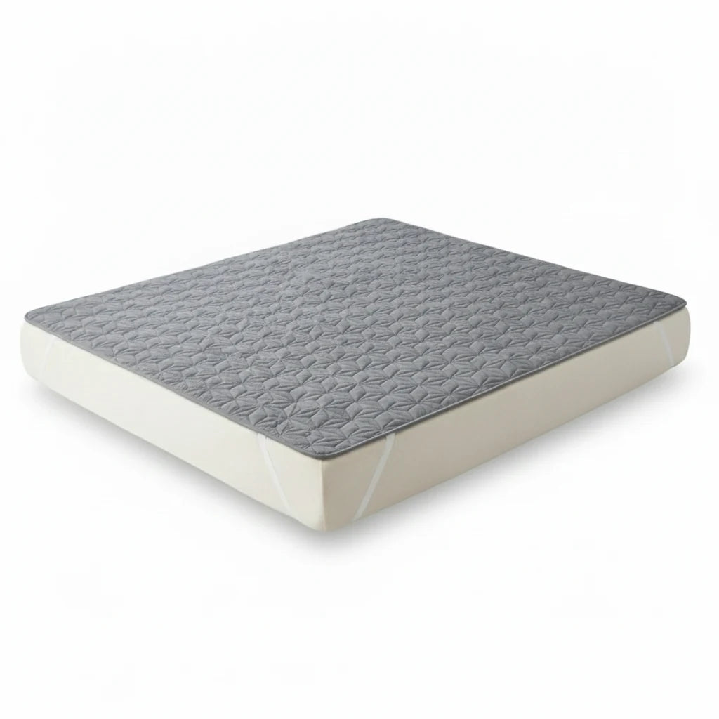Protège-matelas imperméable coloris gris sur matelas — DryNest | Ergosia