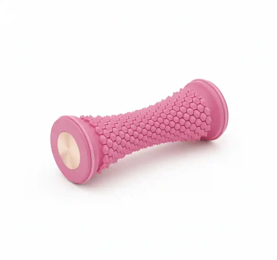 Le rouleau de massage pour pieds AcuRoller™ présenté dans sa variante de couleur rose.