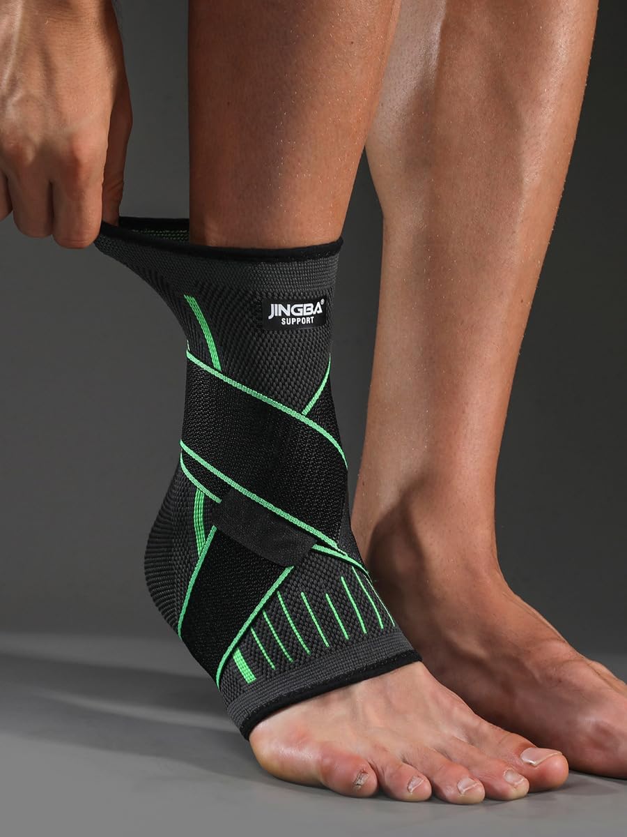 Chevillère AnkleGuard™ correctement attachée, prête à offrir un maintien ligamentaire optimal pour le sport et les activités intenses.
